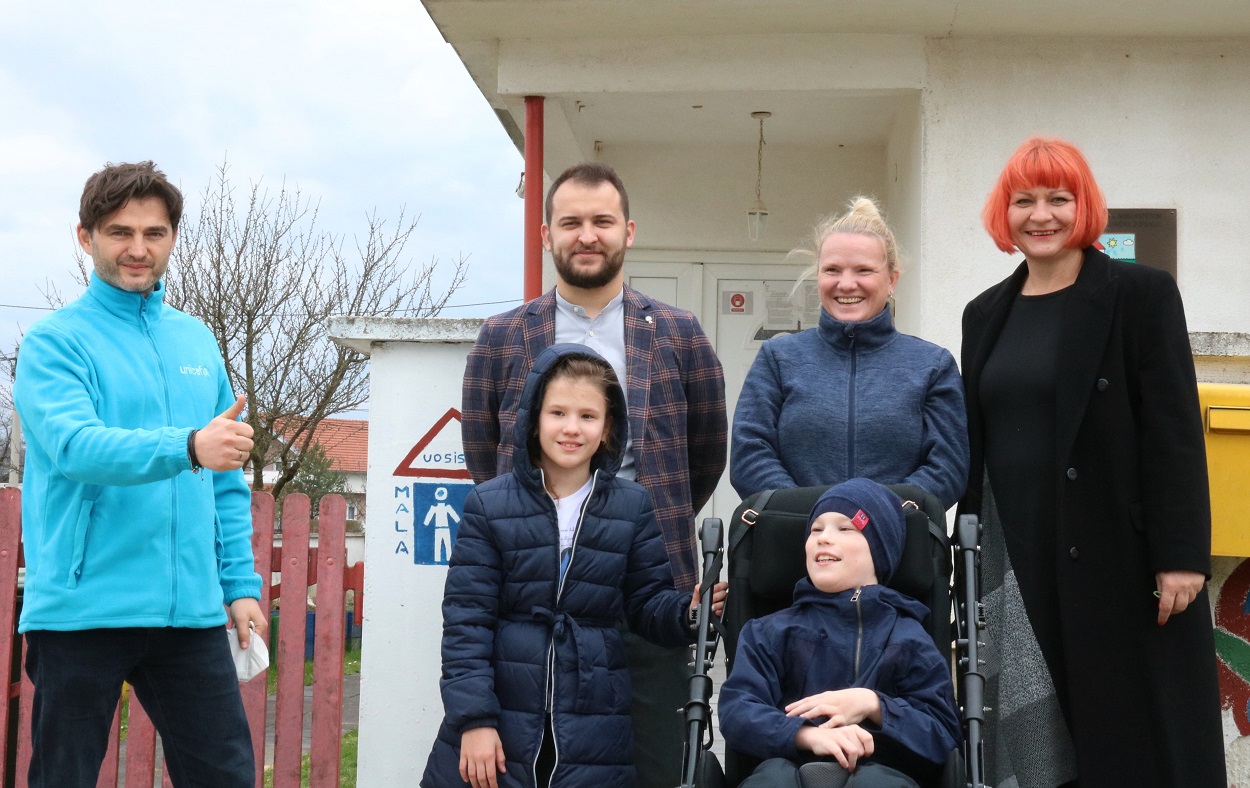 Lenn Mala kuca team and mother with twins 2